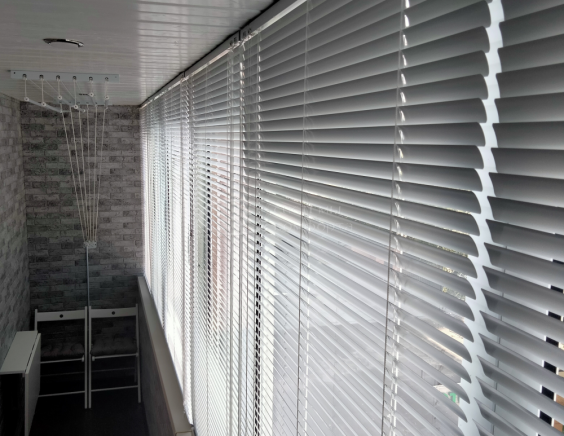 Горизонтальные алюминиевые жалюзи